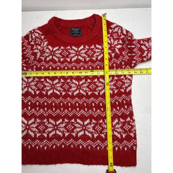 Abercrombie and Fitch Red and White Holiday Sweater in Size Medium - Picture 5 of 6